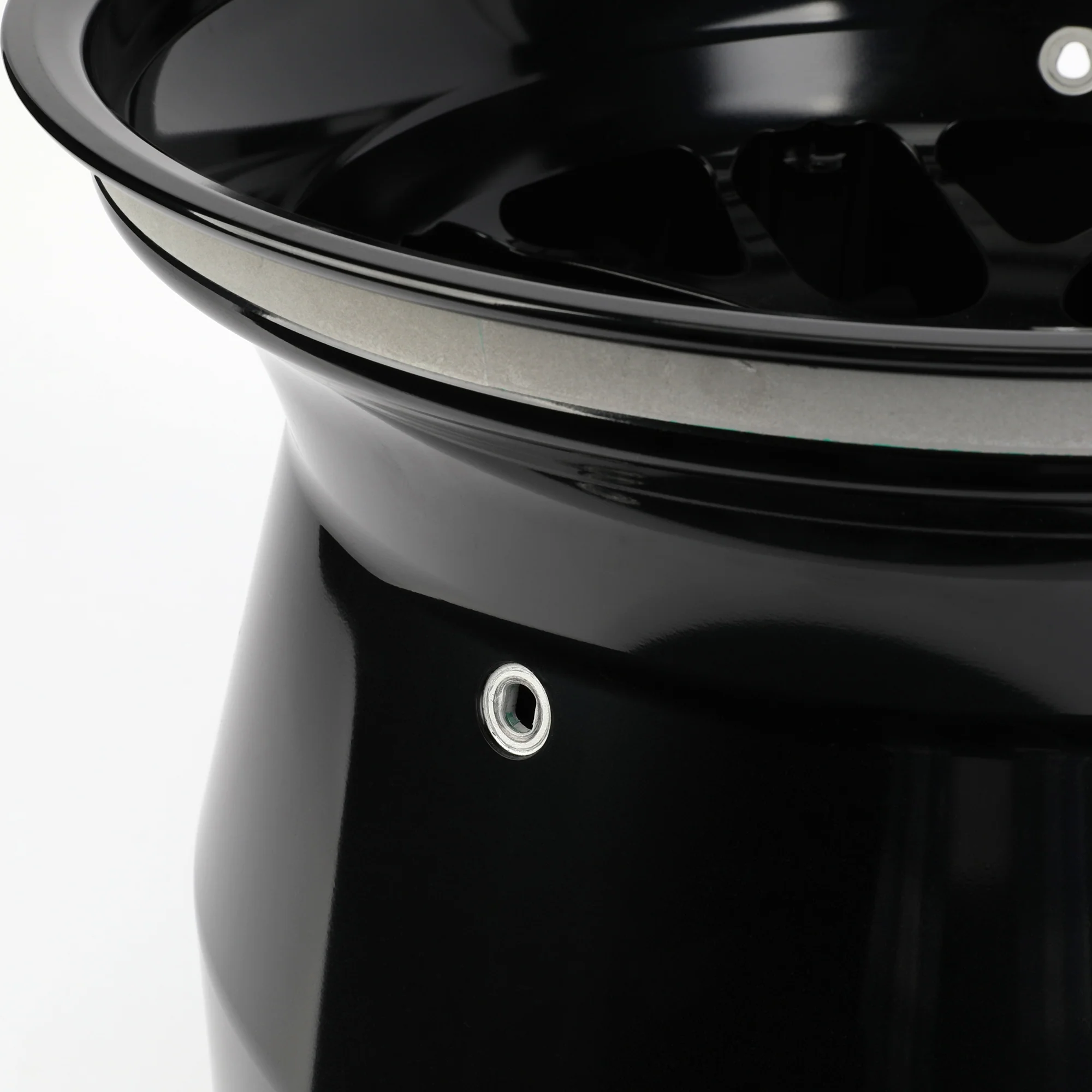 Mercedes AMG Petronas 2025 Rear Wheel Rim Table - Image 6