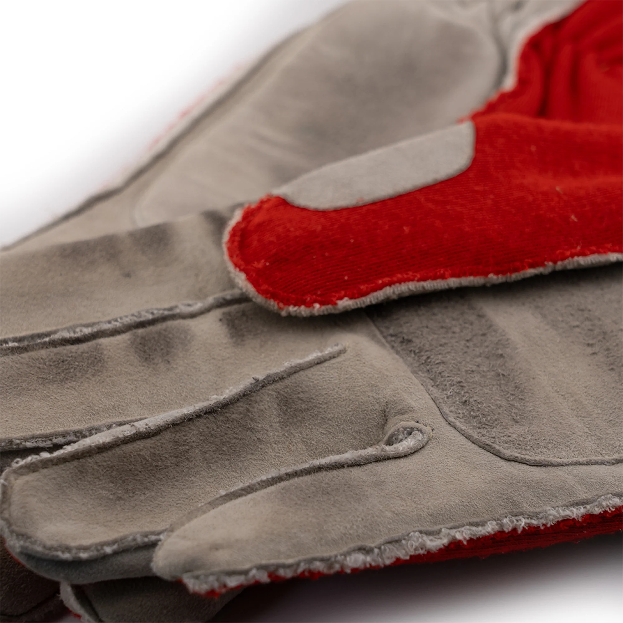 Miami Auction LOT 038- Michael Schumacher 2000 Ferrari Gloves - Used Signed - Image 5