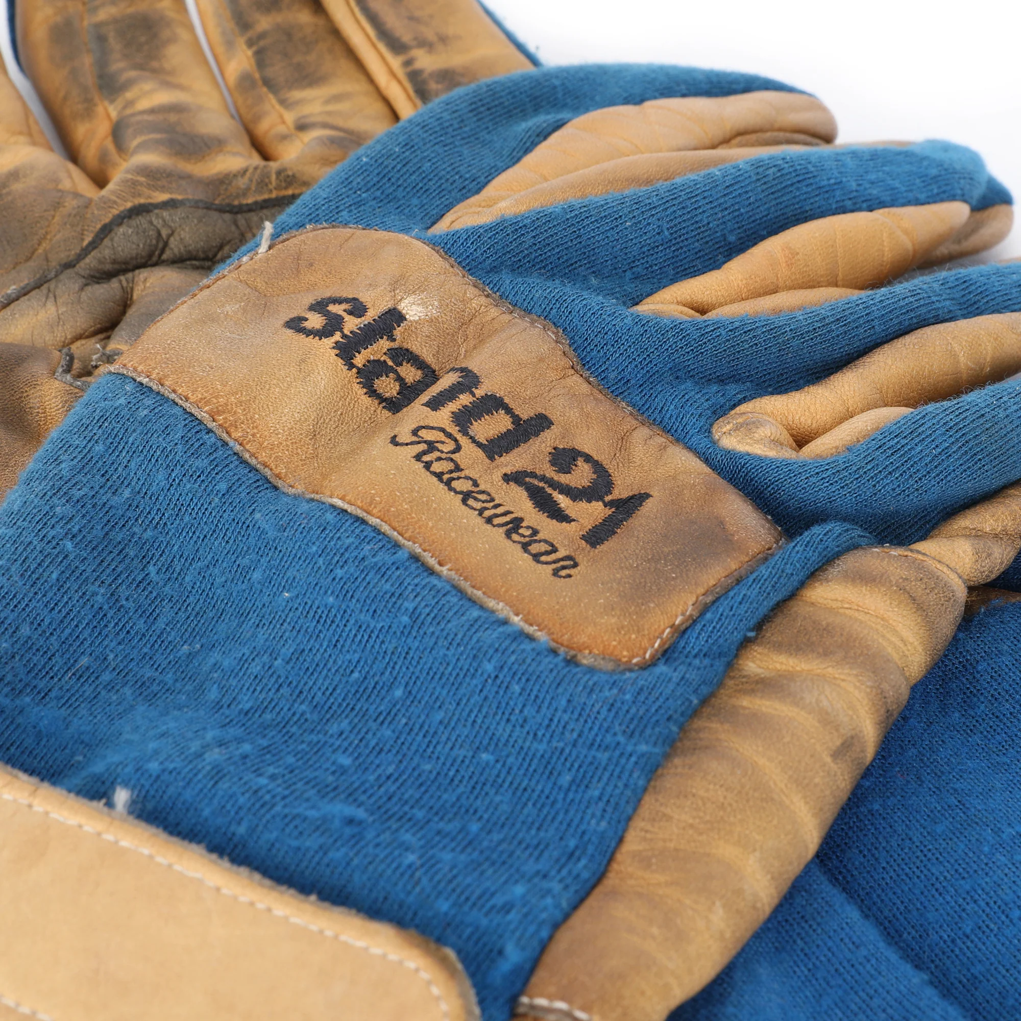 Miami Auction LOT 047 - Alain Prost 1993 Williams Gloves - Used - Image 4