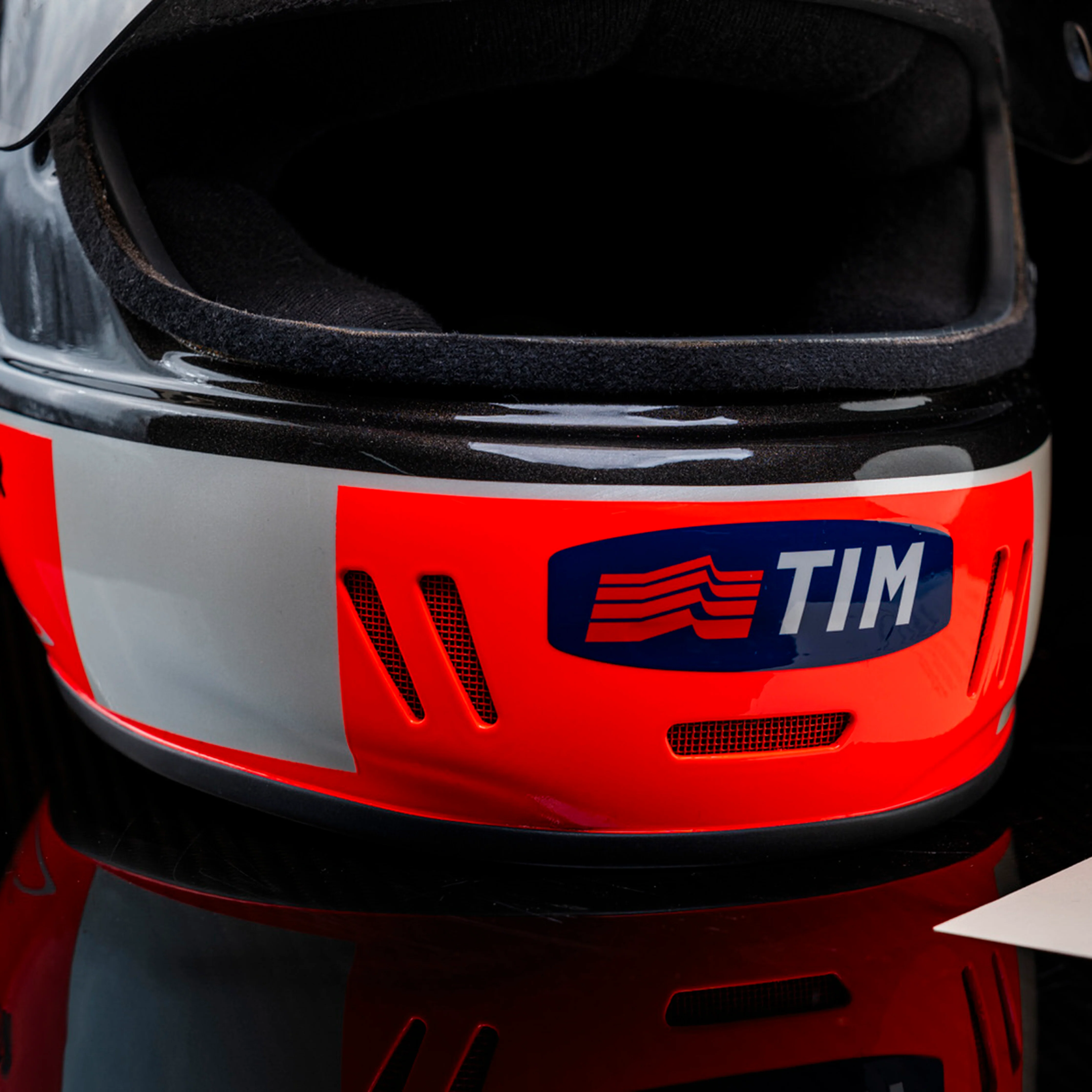 Miami Auction LOT 011 - Michael Schumacher 2000 Ferrari Helmet - Replica Signed 1 Of 30 - Image 11