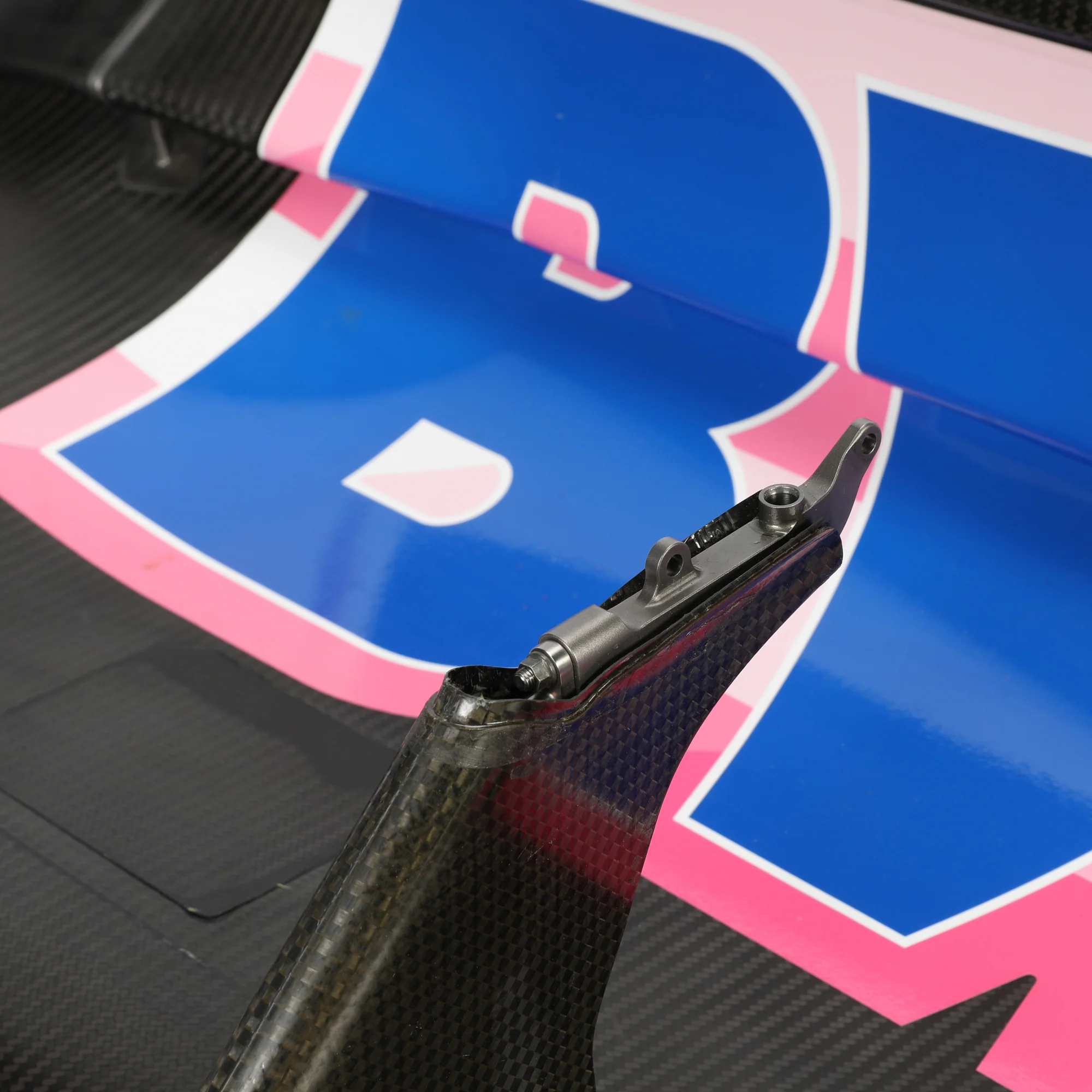 Miami Auction LOT 032 - 2022 Alpine A522 Lower Beam Wing & Rear Wing Assembly - RST 2024 Livery - Image 5