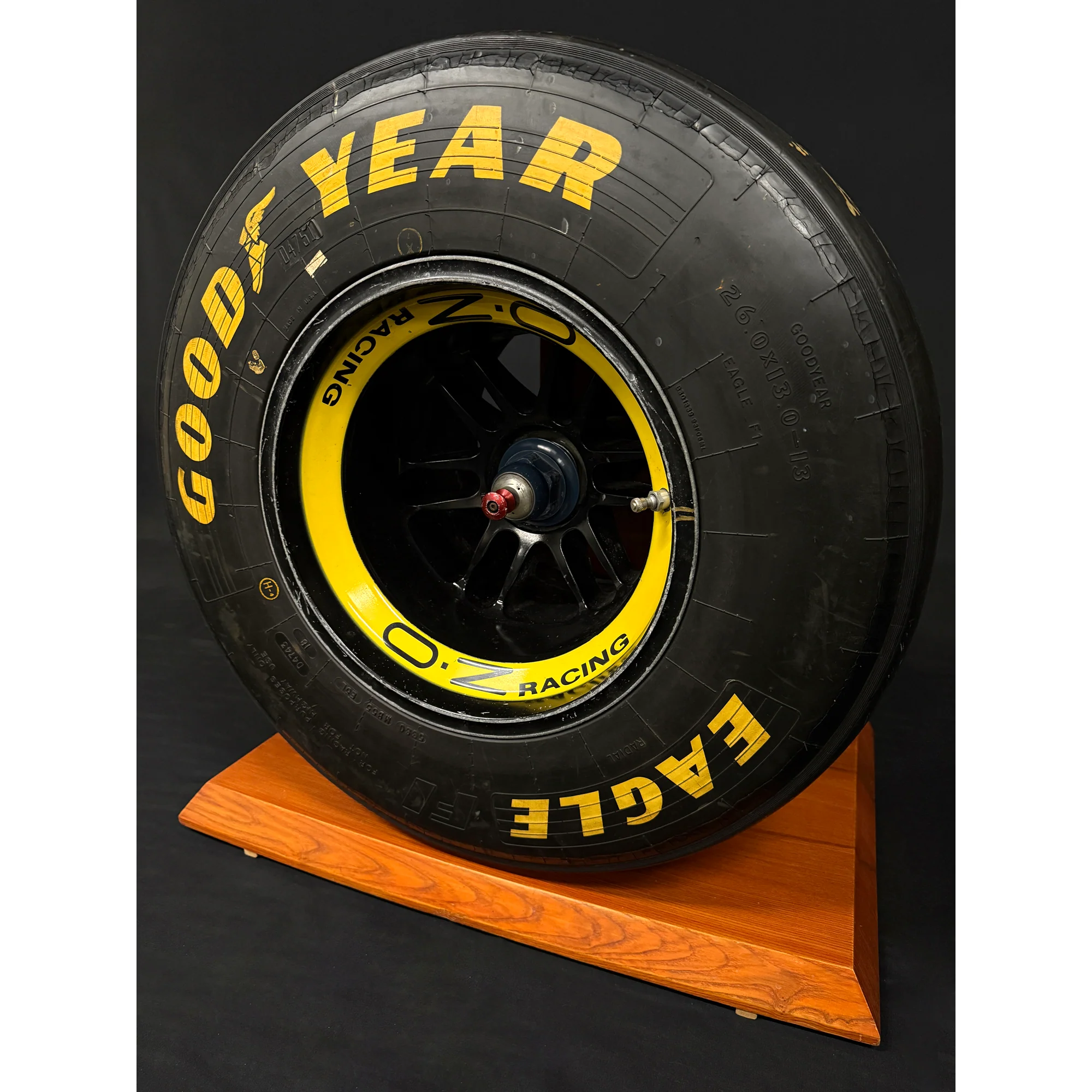 Miami Auction LOT 018 - 20 Driver Signature Goodyear Tyre – Williams FW19 Championship Edition - Image 5