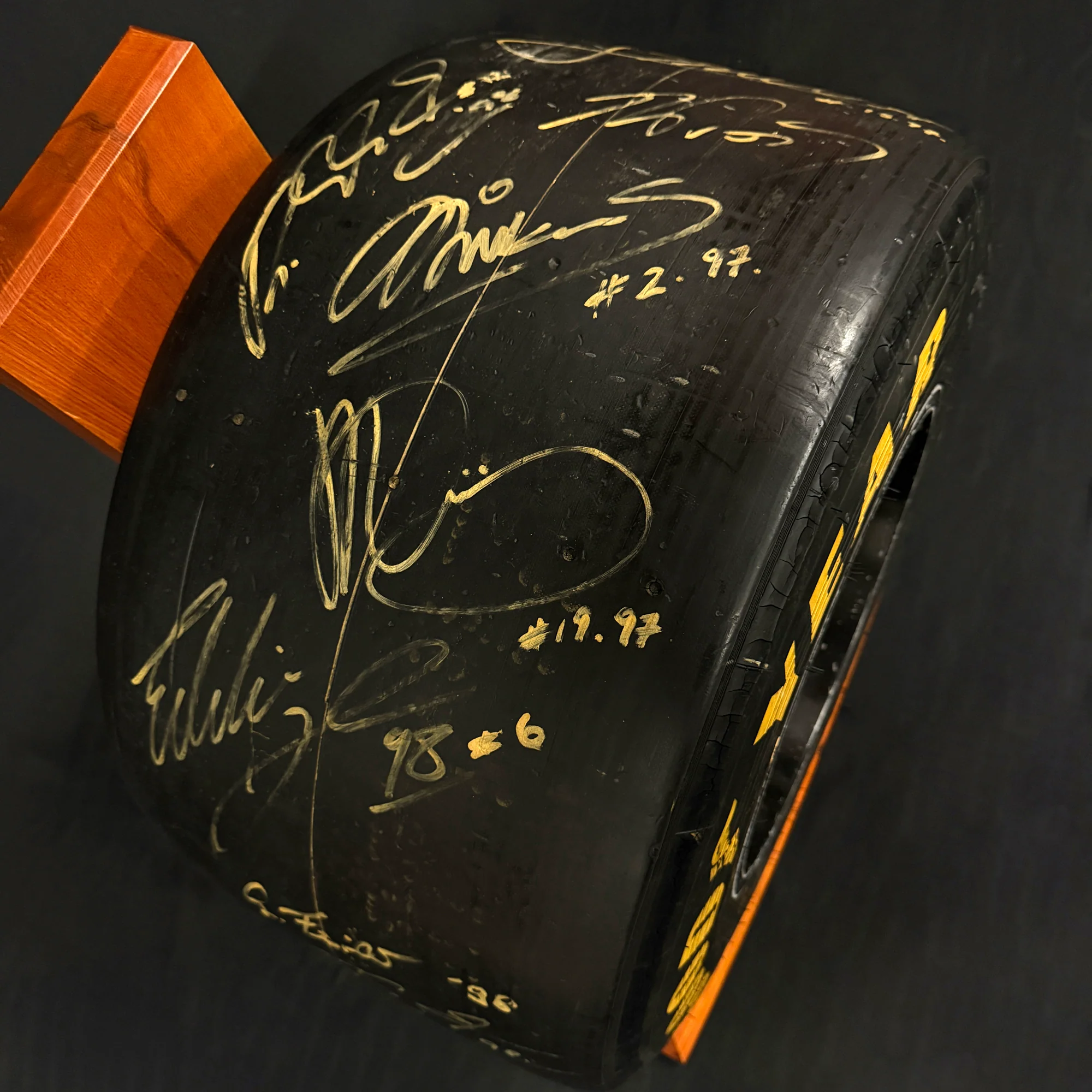 Miami Auction LOT 018 - 20 Driver Signature Goodyear Tyre – Williams FW19 Championship Edition - Image 7