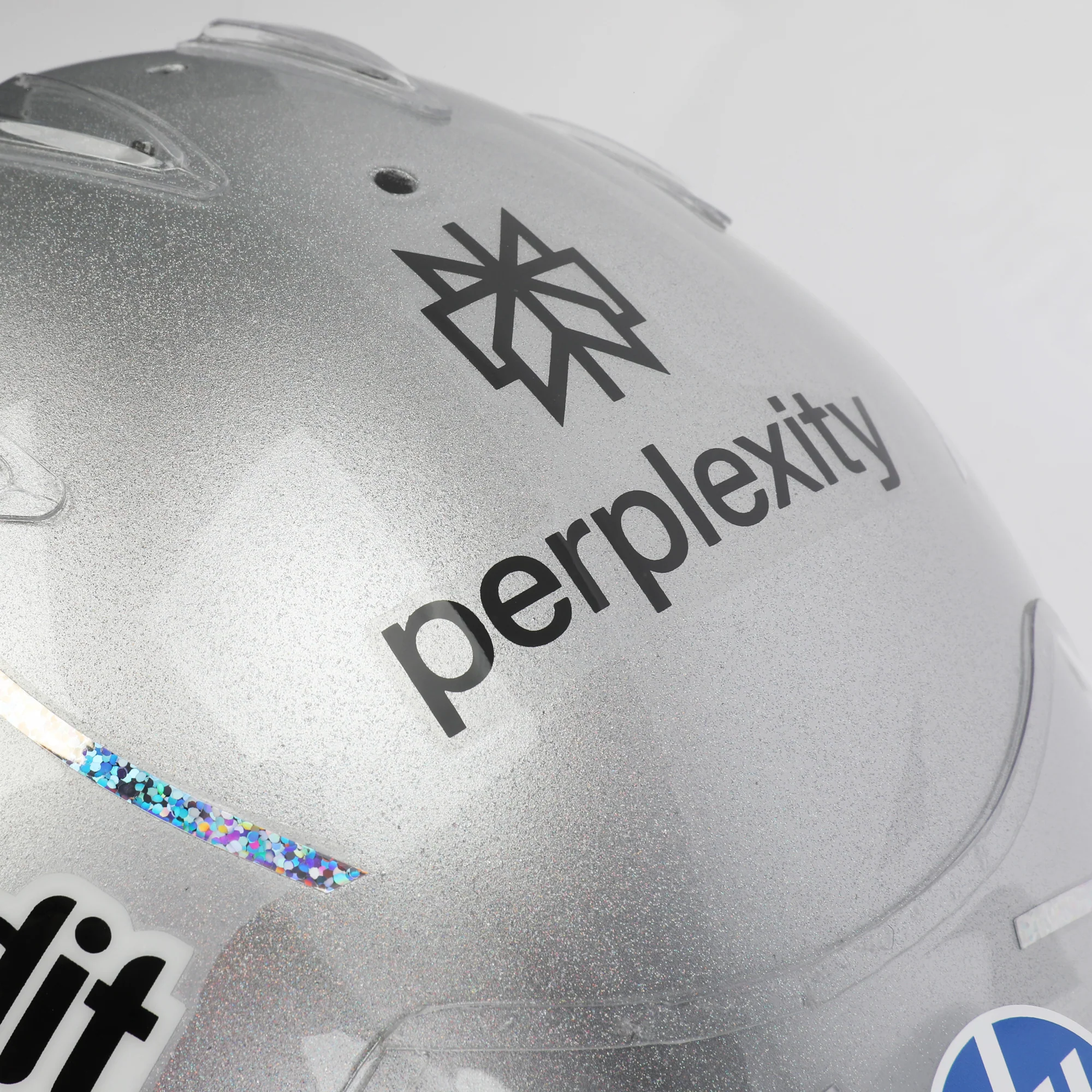 Miami Auction LOT 005 - Lewis Hamilton 2025 Ferrari Helmet – Las Vegas GP Bell Replica - Image 5