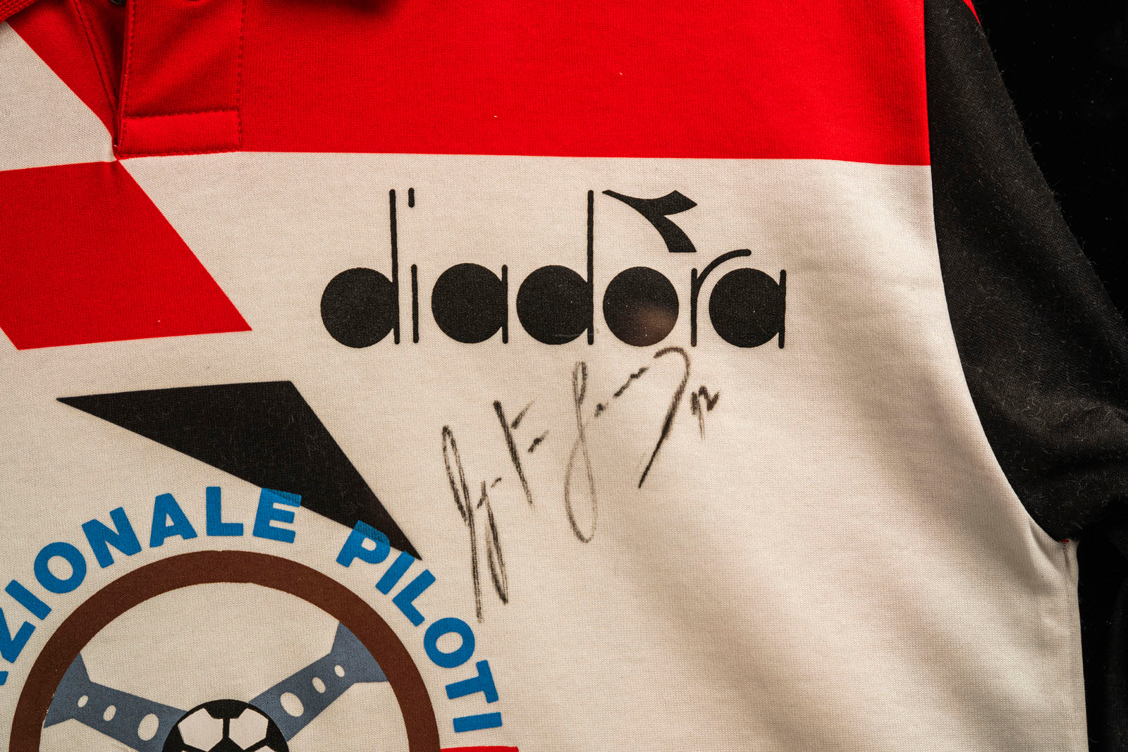 Miami Auction LOT 037 - 1992 Nazionale Piloti Shirt - Ayrton Senna Signed Framed - Image 3