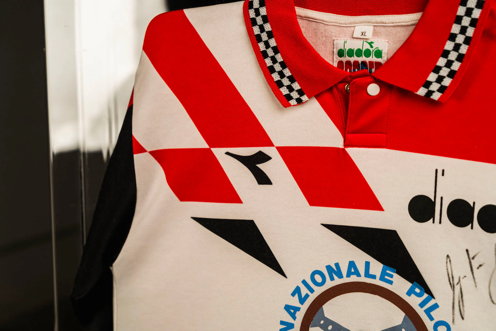 Miami Auction LOT 037 - 1992 Nazionale Piloti Shirt - Ayrton Senna Signed Framed - Image 8