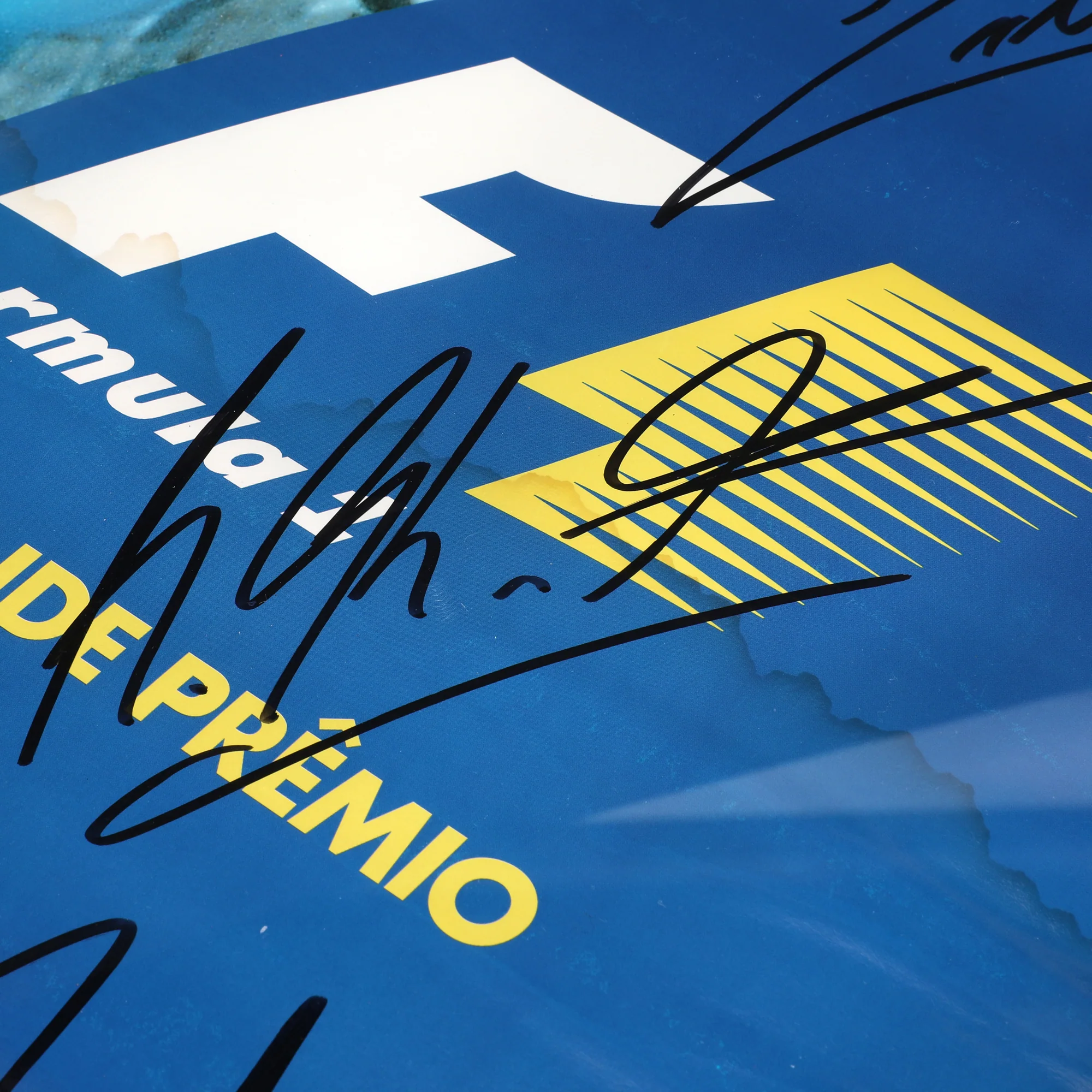 Miami Auction LOT 014 - Poster 1996 Brazil GP- Schumacher, Villeneuve, Piquet, Hill & Berger Signed Framed - Image 3