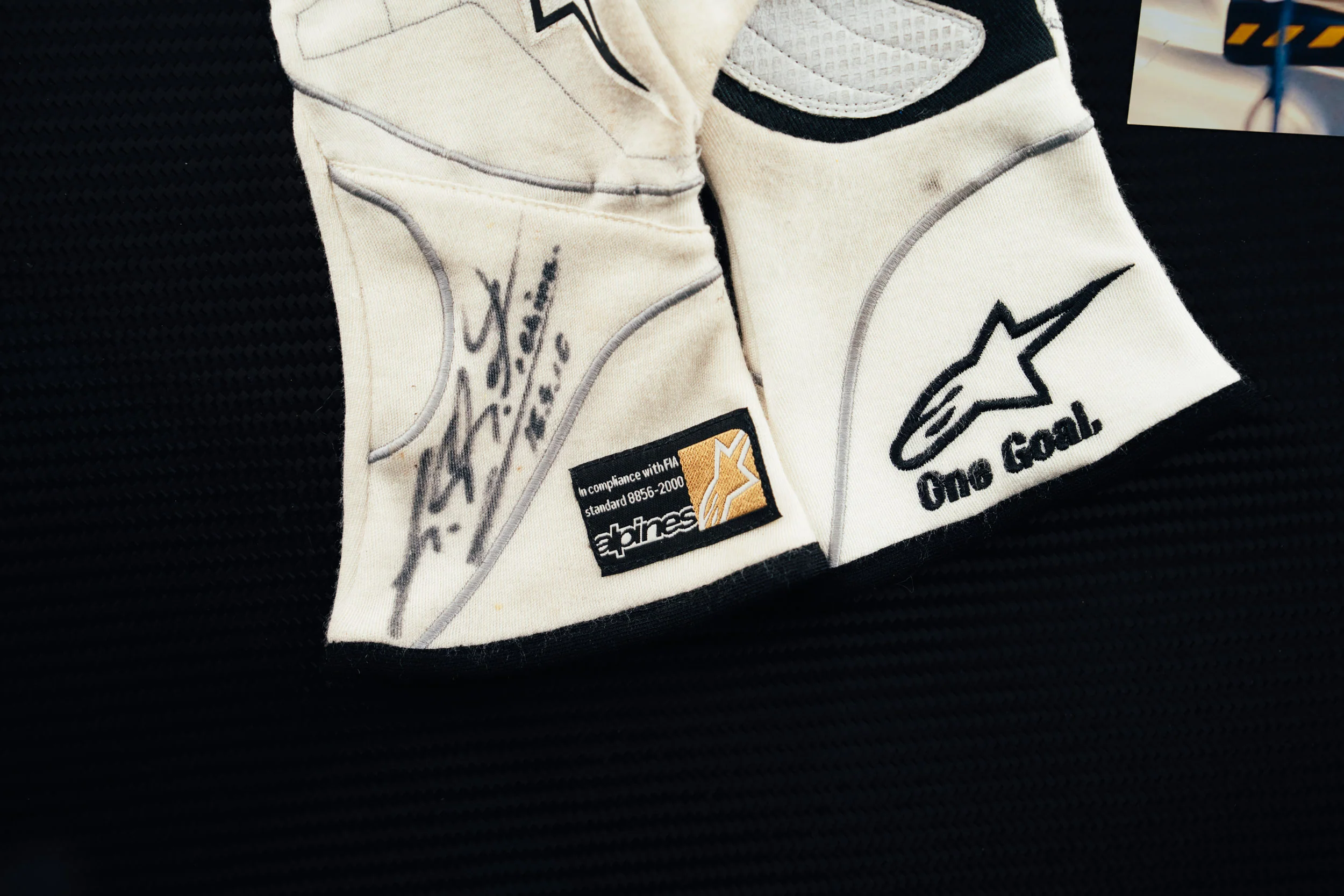 Miami Auction LOT 015- Michael Schumacher 2010 Mercedes Gloves – Chinese GP Used Signed - Image 10