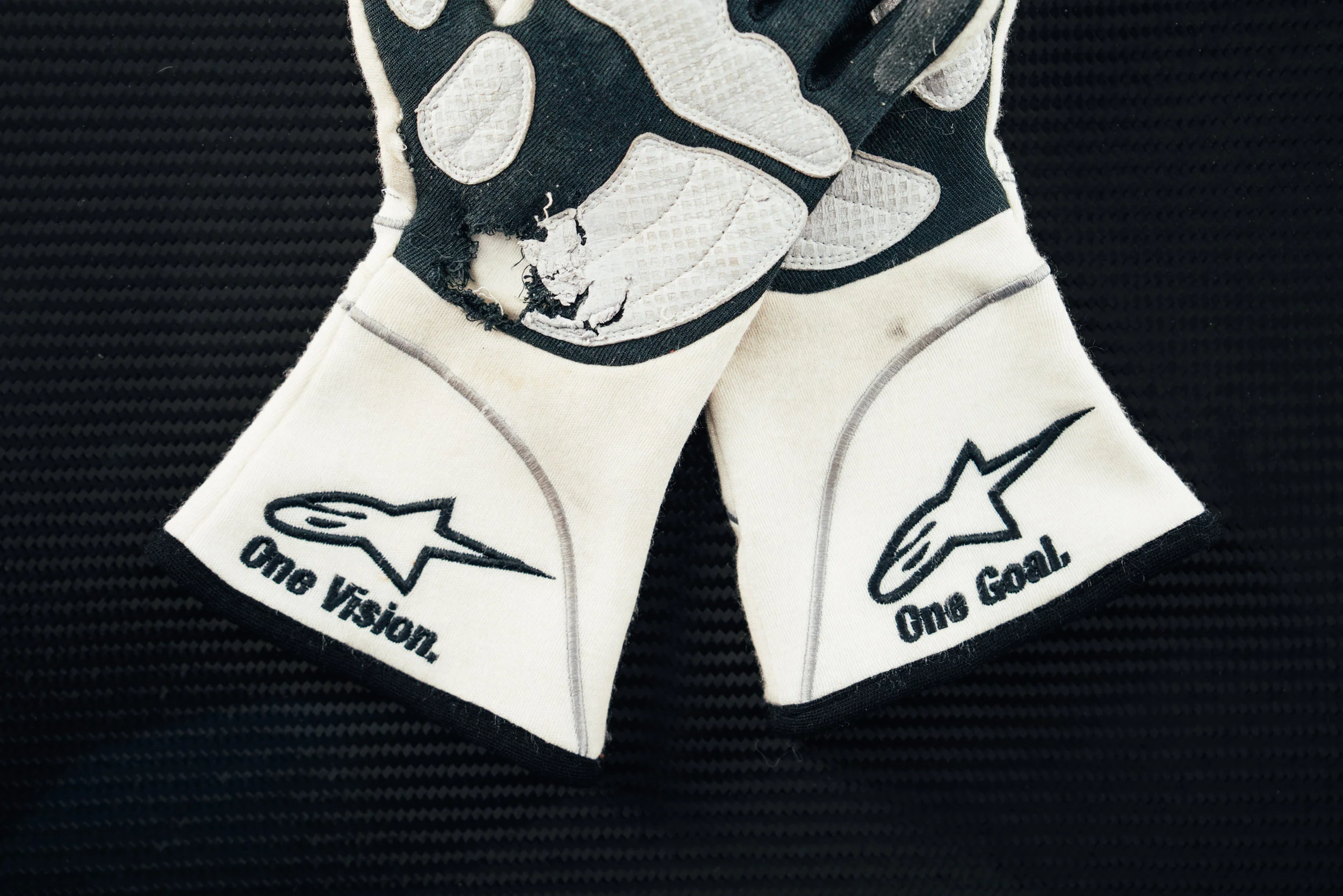 Miami Auction LOT 015- Michael Schumacher 2010 Mercedes Gloves – Chinese GP Used Signed - Image 17
