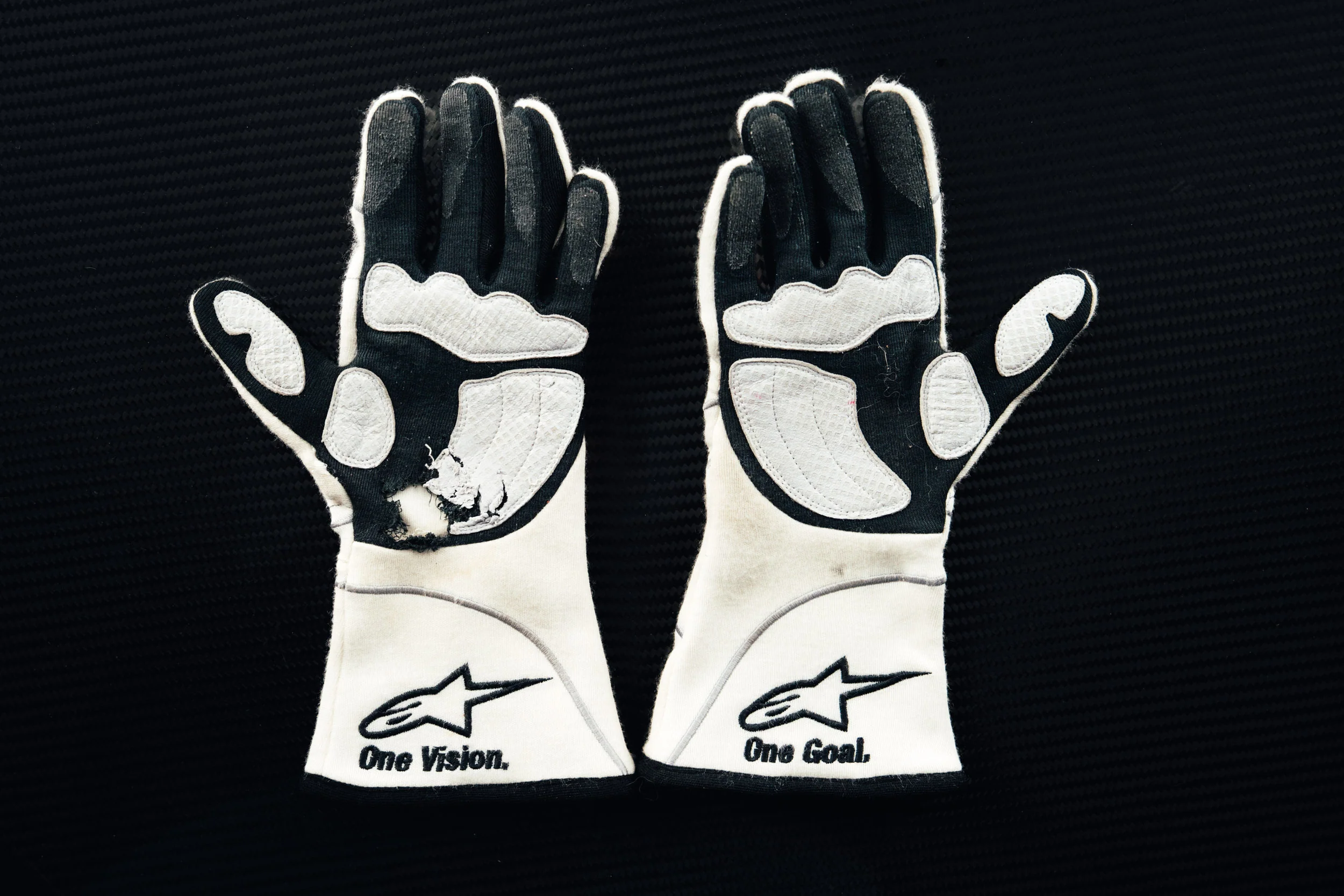 Miami Auction LOT 015- Michael Schumacher 2010 Mercedes Gloves – Chinese GP Used Signed - Image 18