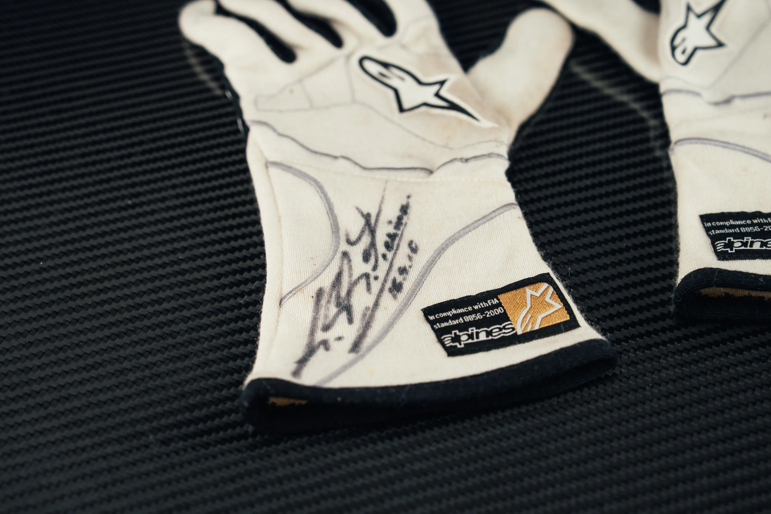 Miami Auction LOT 015- Michael Schumacher 2010 Mercedes Gloves – Chinese GP Used Signed - Image 3