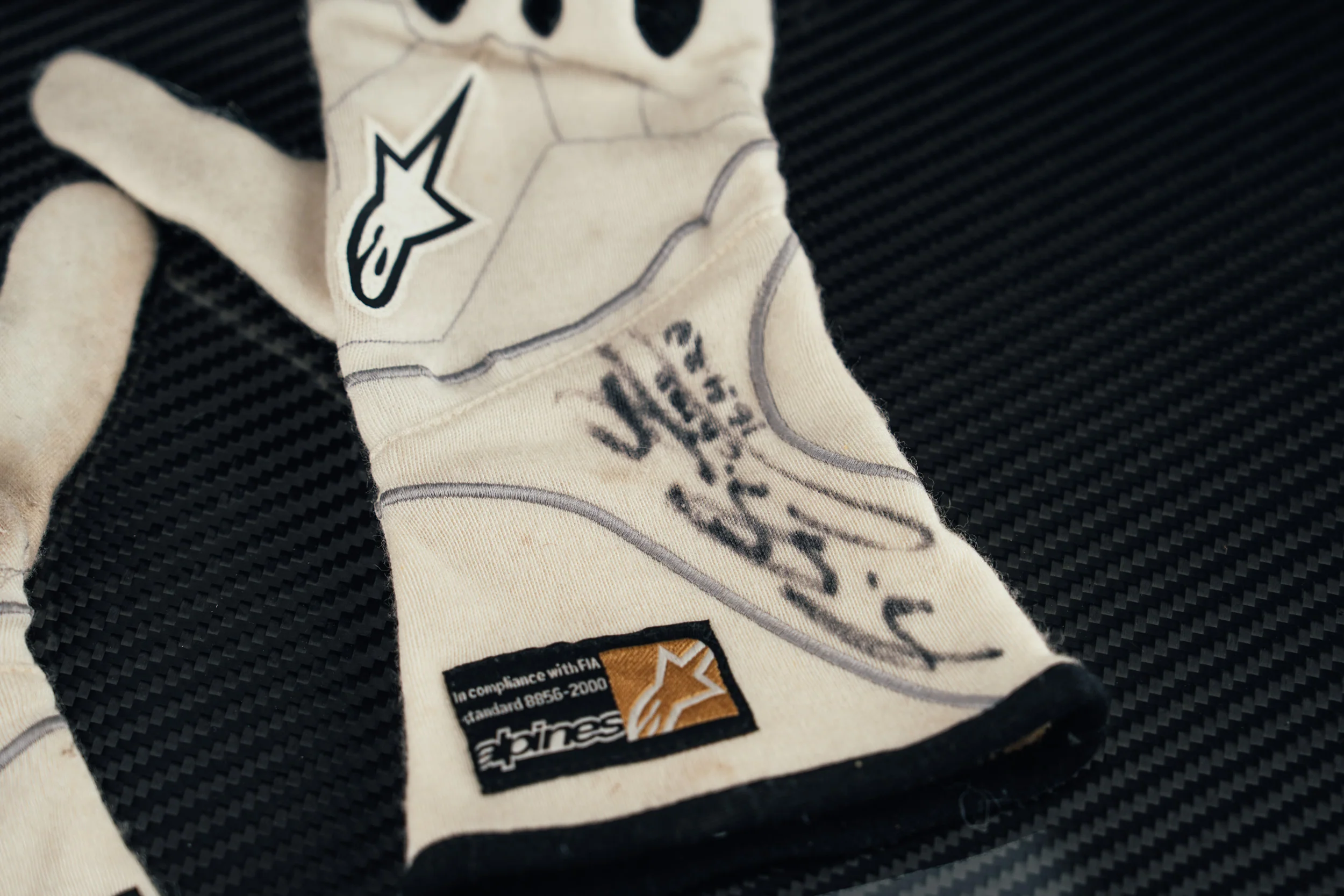 Miami Auction LOT 015- Michael Schumacher 2010 Mercedes Gloves – Chinese GP Used Signed - Image 4