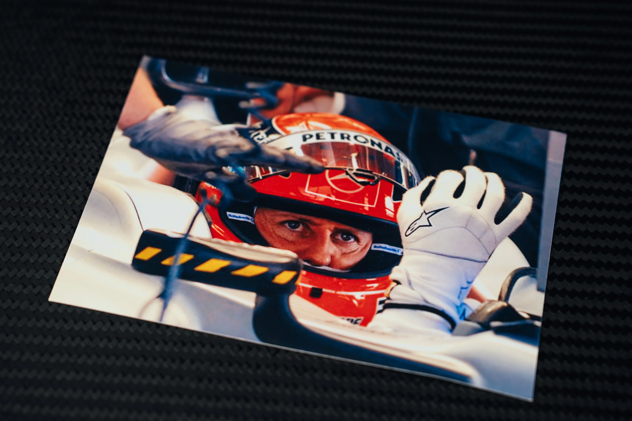 Miami Auction LOT 015- Michael Schumacher 2010 Mercedes Gloves – Chinese GP Used Signed - Image 7