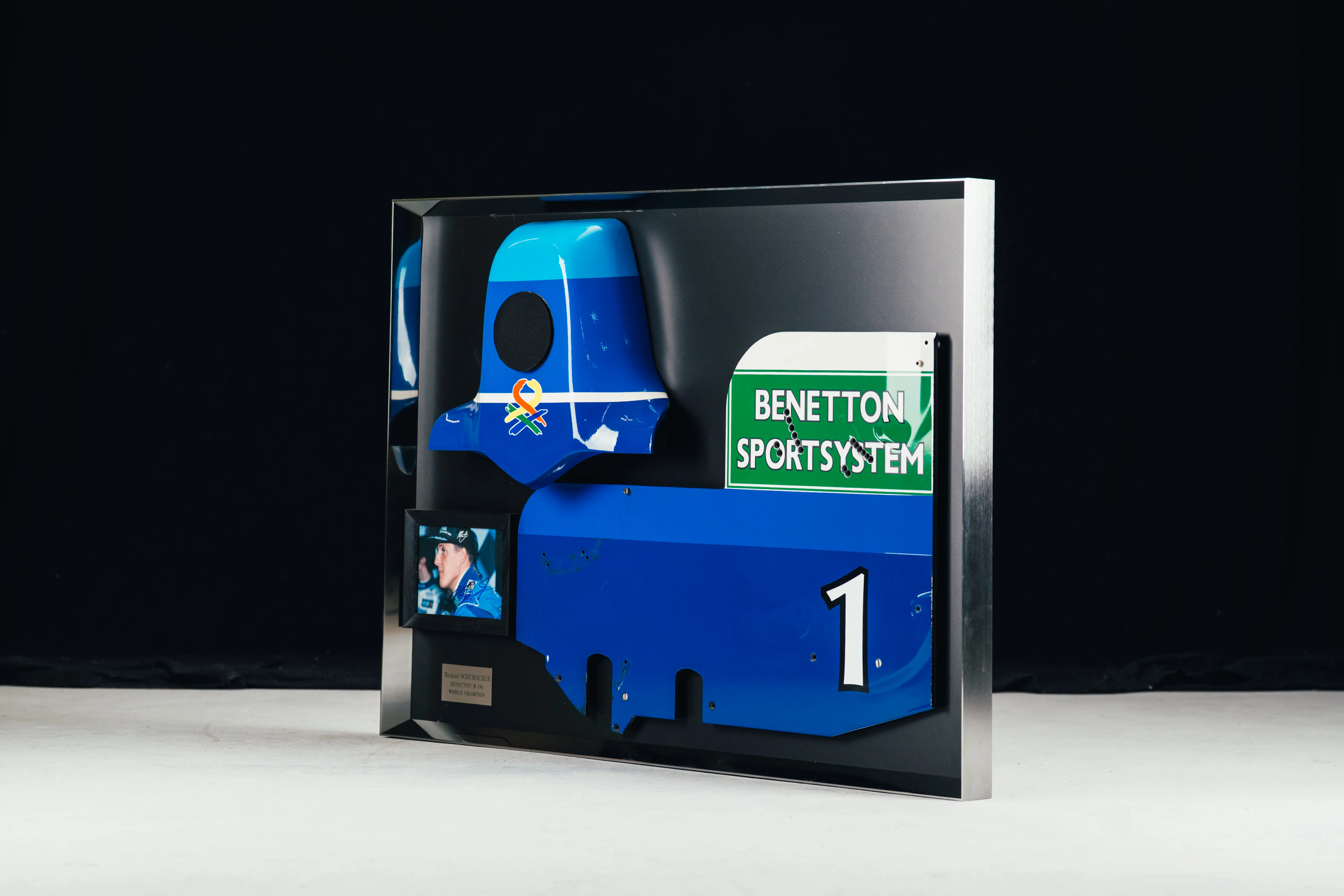 Miami Auction LOT 016 - Michael Schumacher 1995 Benetton B195 Head Rest & Rear Wing Right-Hand Endplate –  Signed Framed - Image 14