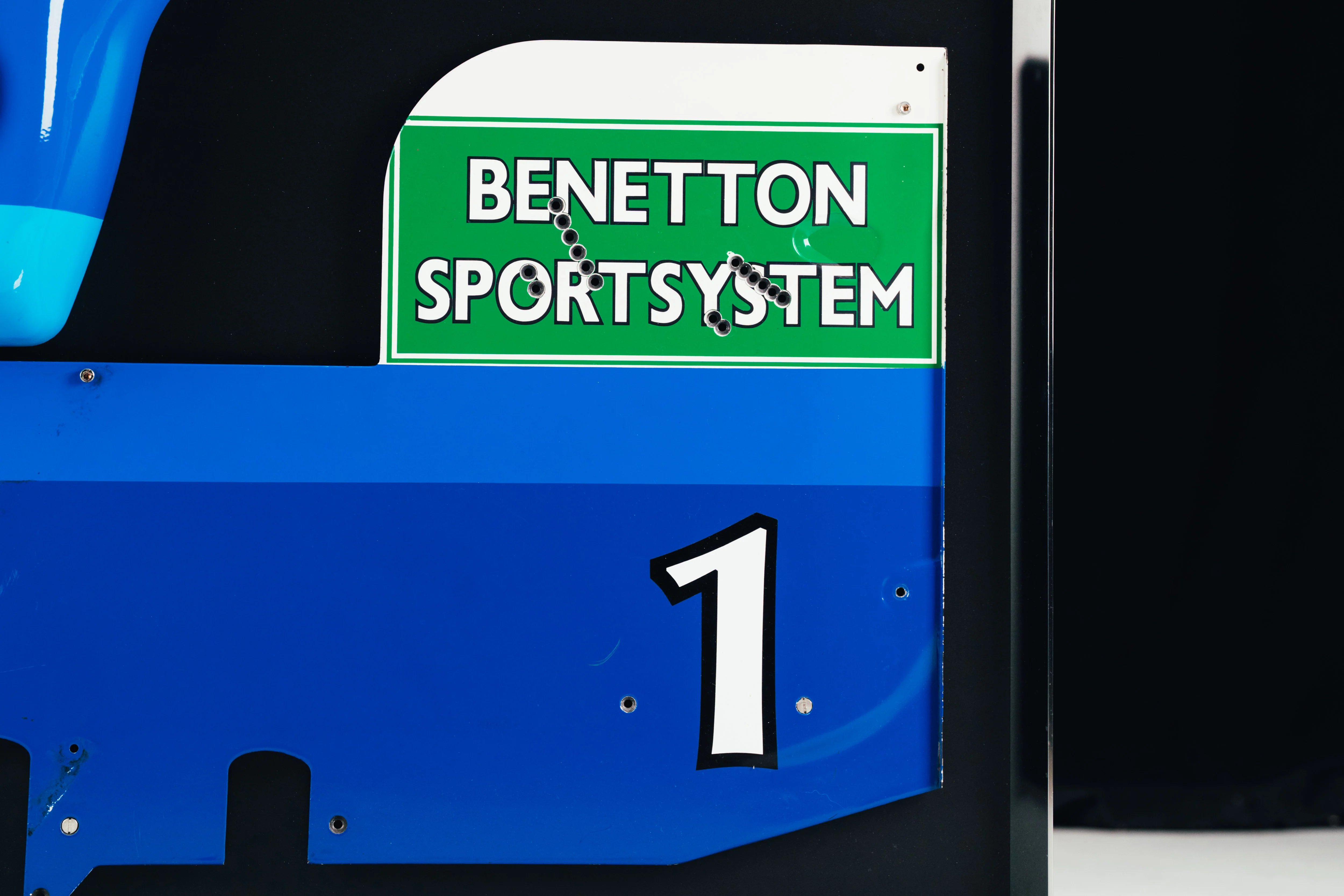 Miami Auction LOT 016 - Michael Schumacher 1995 Benetton B195 Head Rest & Rear Wing Right-Hand Endplate –  Signed Framed - Image 9