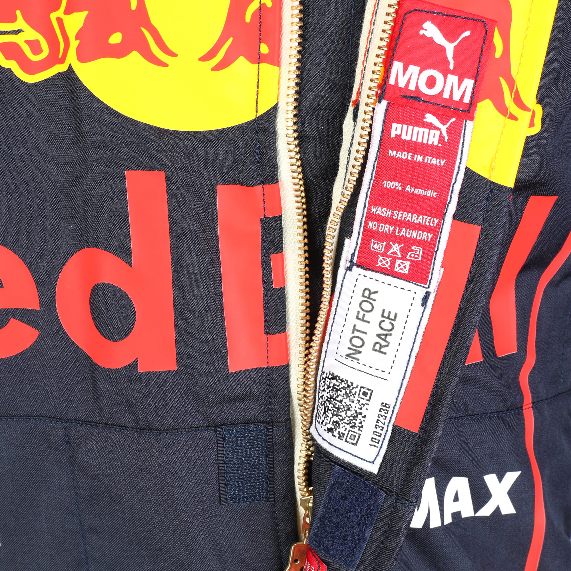 Miami Auction LOT 020 - Max Verstappen 2022 Oracle Red Bull Racing Race Suit – Signed Replica - Image 9