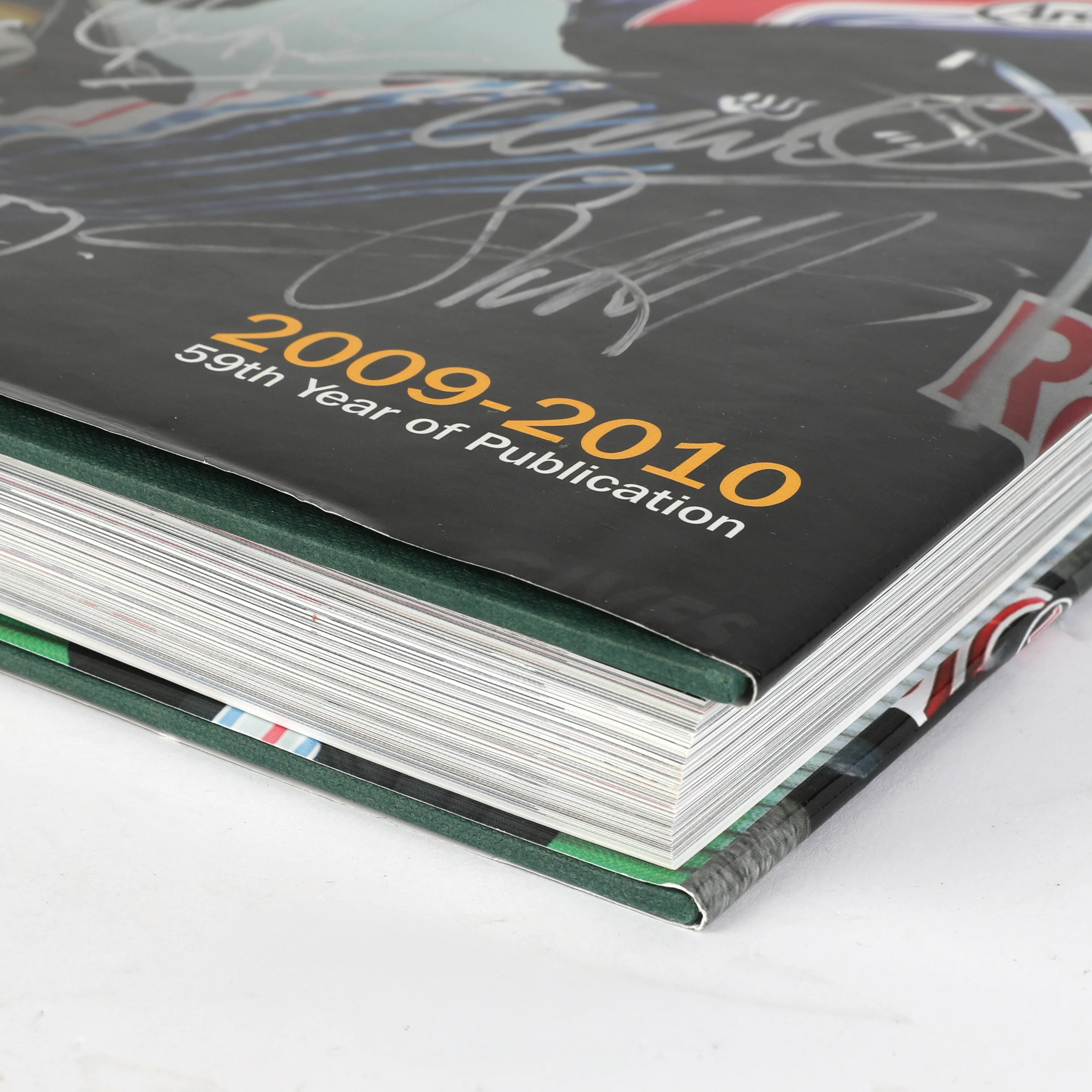 Miami Auction LOT 033 - Autocourse 2009-2010 Book - Vettel, Webber, Newey, Horner and Mateschitz Signed - Image 11
