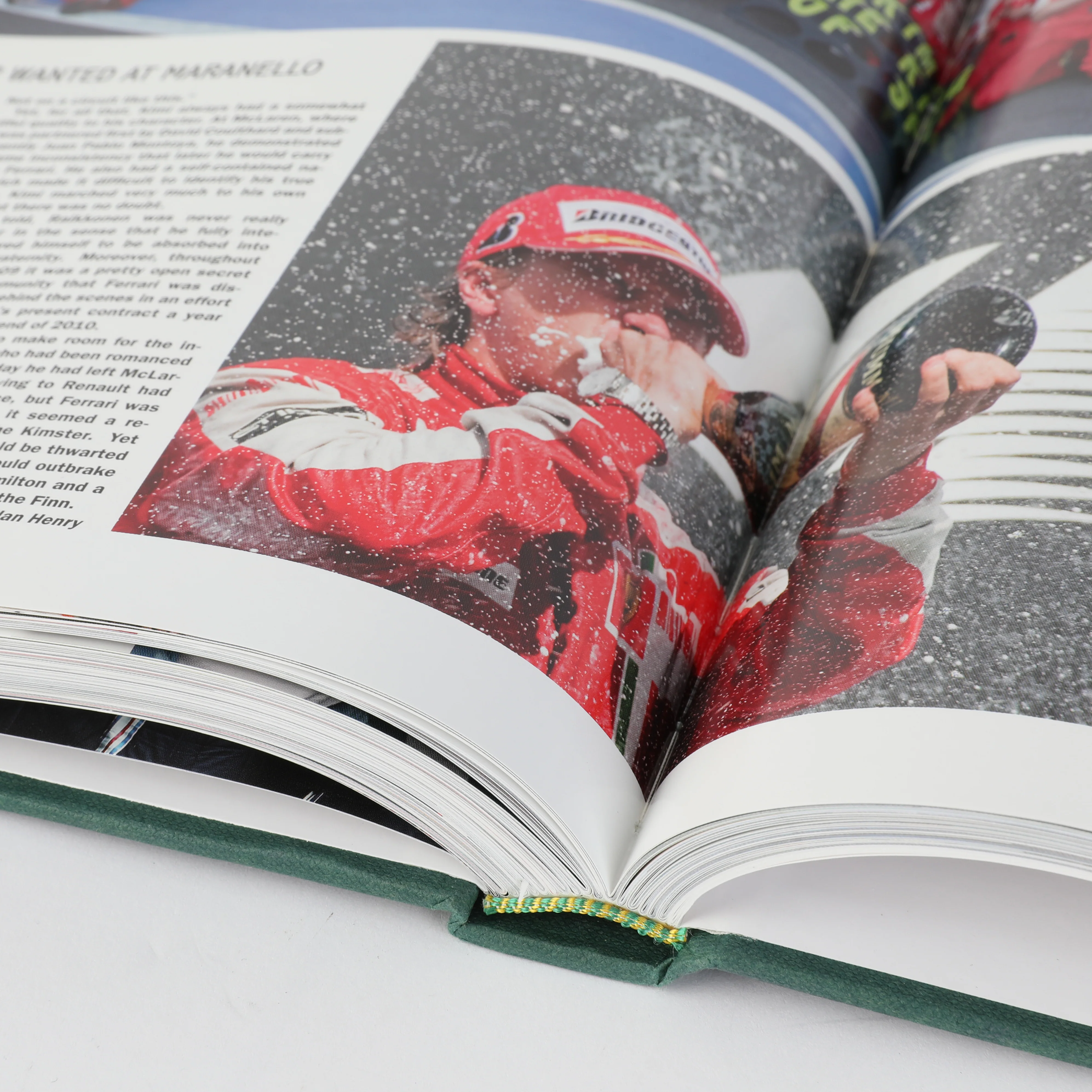 Miami Auction LOT 033 - Autocourse 2009-2010 Book - Vettel, Webber, Newey, Horner and Mateschitz Signed - Image 8